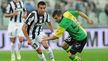 Juventus derrotó a Chievo con Mauricio Isla como titular