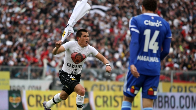 Colo Colo derrotó a Universidad de Chile en un polémico superclásico