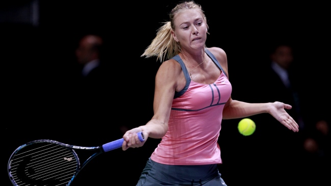 Sharapova venció a Azarenka y ganó un lugar en la final del WTA Championships