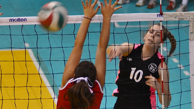 Los locales accedieron a las dos finales en la Copa Providencia de voleibol