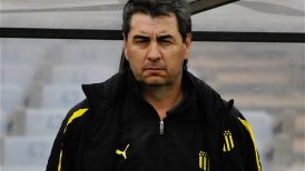 Técnico de Peñarol tomará "algunas precauciones" en duelo ante Iquique