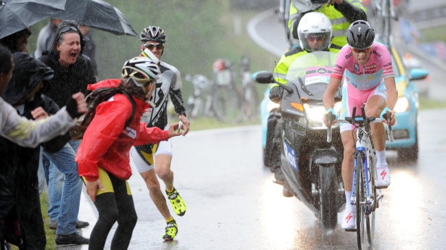 Fue suspendida la 19ª etapa del Giro de Italia