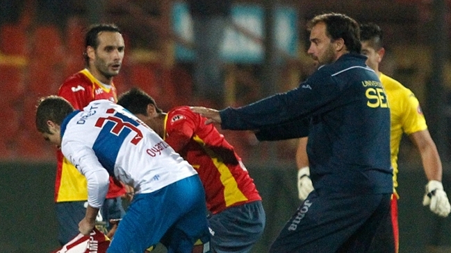 U. Española y U. Católica protagonizaron un escándalo por la Copa Chile
