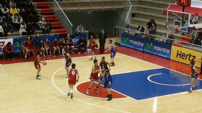 Chile peleó ante Brasil en derrota inicial en el Sudamericano femenino