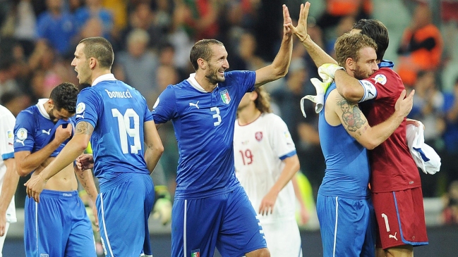Holanda e Italia abrocharon su clasificación al Mundial de Brasil 2014