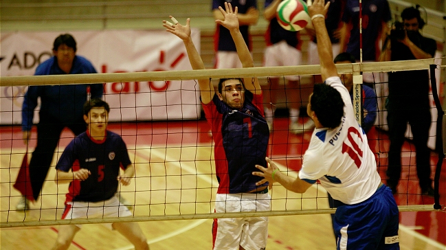 La UC y Thomas Morus partieron ganando en la Liga Nacional de Voleibol