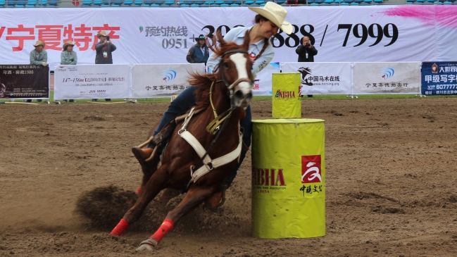 Catalina y Andrés Pérez debutaron con triunfo en Mundial Ecuestre de China