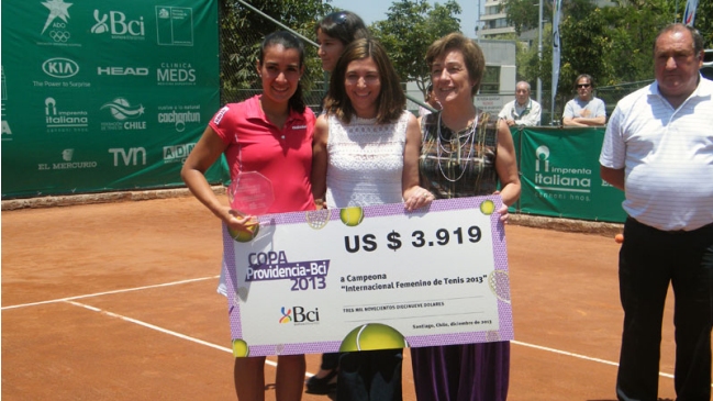 Verónica Cepede se alzó como campeona de la Copa Providencia