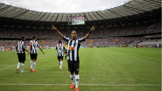 Ronaldinho, elegido Rey de América en 2013