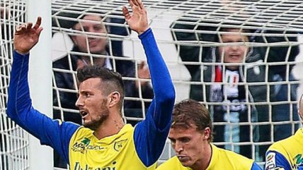 Chievo Verona descontó gracias a un autogol de Martín Cáceres