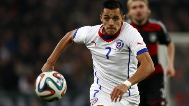 Alexis Sánchez arribó a Chile para incorporarse a la selección