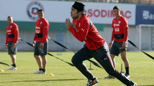 Valdivia, Paredes y Rojas asoman como titulares para duelo con Irlanda del Norte