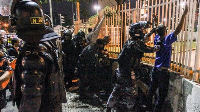 A tres días del Mundial, policía brasileña reprime protestas