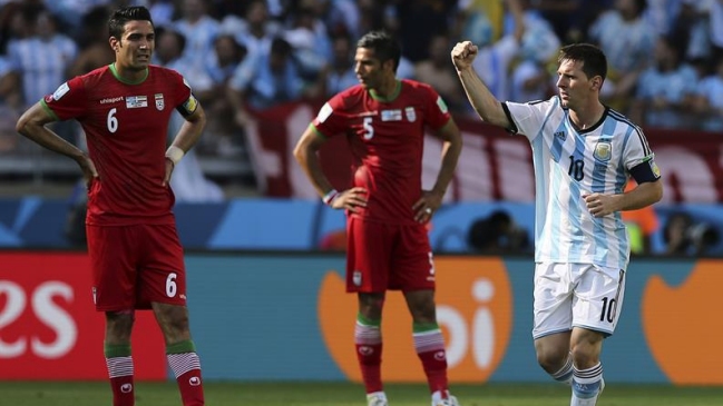 Messi se iluminó a última hora e instaló a Argentina en octavos de final en Brasil 2014