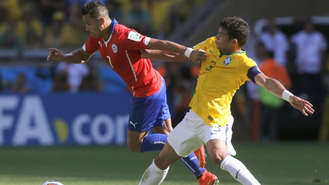 Chile enfrenta a Brasil por el paso a cuartos de final del Mundial