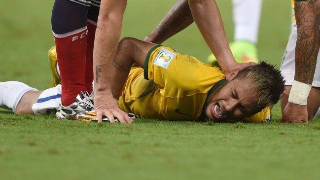 Neymar se perderá el resto del Mundial por fractura en tercera vértebra lumbar