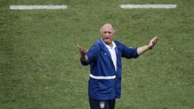 Scolari: Neymar dijo a Marcelo que no sentía las piernas tras falta de Camilo Zúñiga