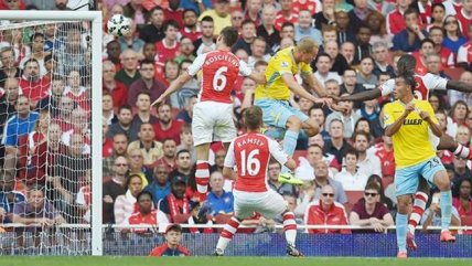 Brede Hangeland sorprendió a Arsenal con un impecable cabezazo