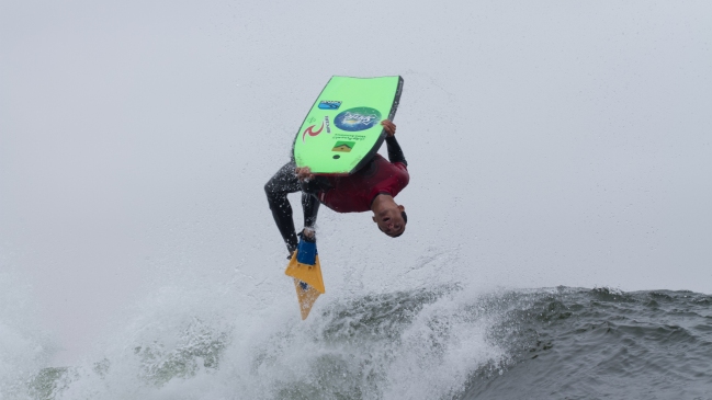 Estrellas mundiales de bodyboard compitieron en Arica desafiando a "El Gringo"