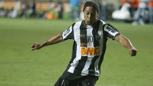 Ronaldinho Gaúcho negocia un posible arribo a Palmeiras