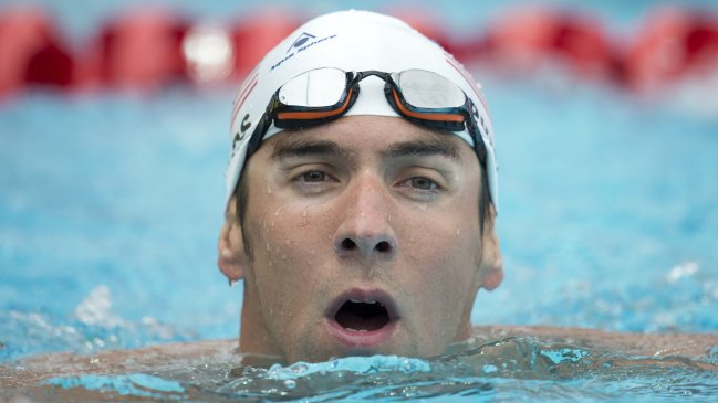 Michael Phelps fue suspendido por seis meses por violar código de conducta