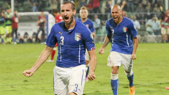 Giorgio Chiellini salvó a Italia ante Azerbaiyán en las clasificatorias para la Eurocopa 2016