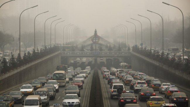 China: Contaminación obliga a cerrar fábricas y amenaza al amistoso Brasil-Argentina