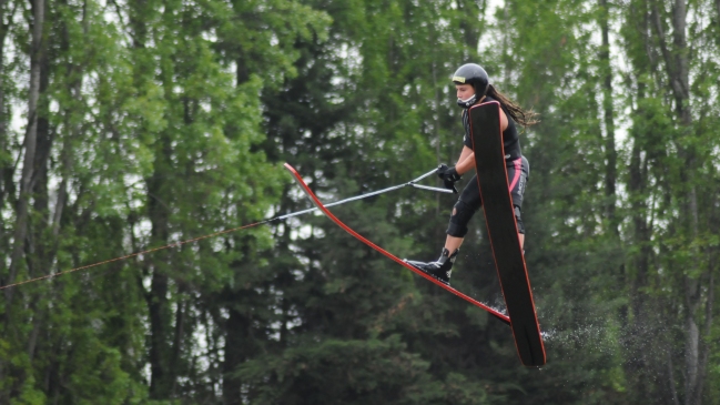 Valentina González volvió a batir el récord de Chile de salto en Estados Unidos‏