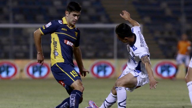 Un inspirado Barnechea superó a Huachipato y quedó lejos del descenso