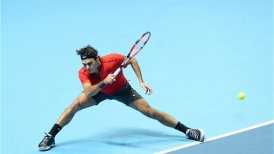 Federer batió con solvencia a Raonic en el Masters de Londres