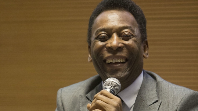 Pelé sigue hospitalizado tras ser operado de cálculos renales