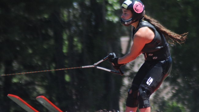 Valentina González también lidera ranking de esquí náutico