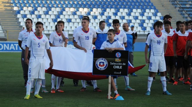 La selección chilena sub 17 sumó un magro empate ante Chivas de Guadalajara por la Copa UC