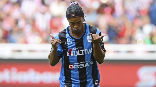 Ronaldinho regresó a Querétaro con casi tres semanas de retraso
