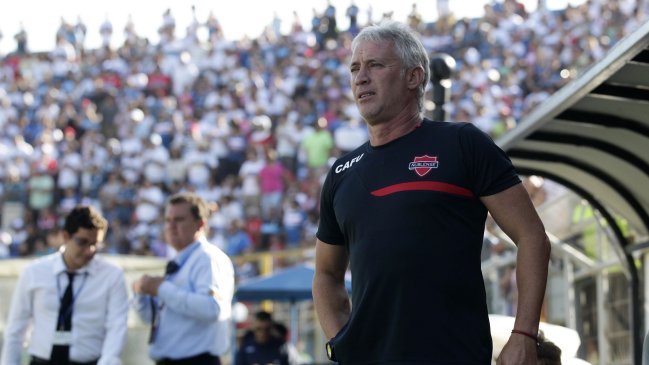 Ivo Basay dejó de ser el entrenador de Ñublense