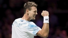 Tomas Berdych aniquiló a Gilles Simon y avanzó a la final en Rotterdam