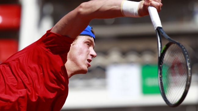 Nicolás Jarry le dio el cuarto punto a Chile en Copa Davis al vencer a Vallebuona