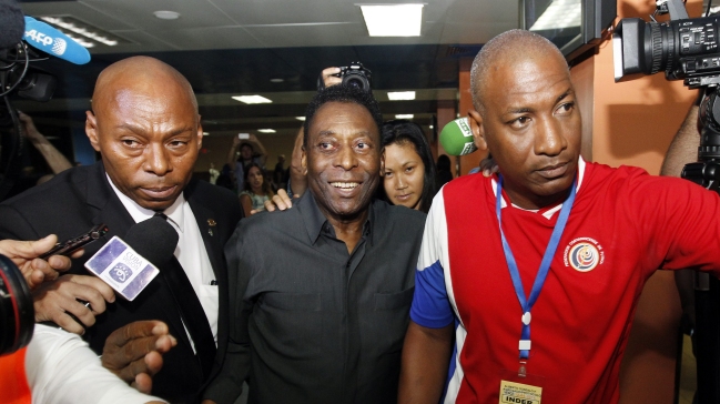 Pelé expresó su apoyo a la reelección de Blatter al frente de la FIFA