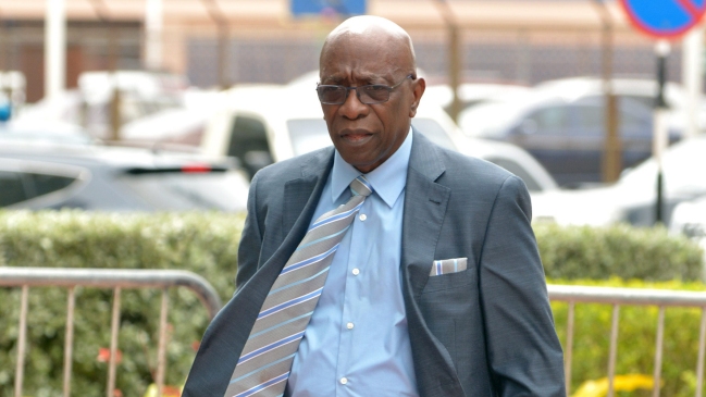 La BBC afirmó tener acceso a documentos que revelan traspaso de dineros de la FIFA a Jack Warner