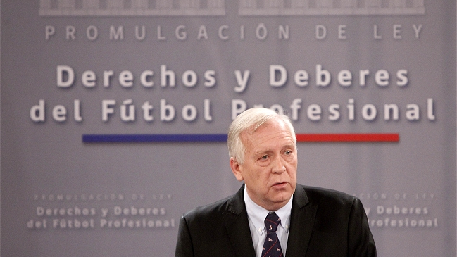 Gobierno promulgó Ley para que el fútbol "sea una fiesta social"