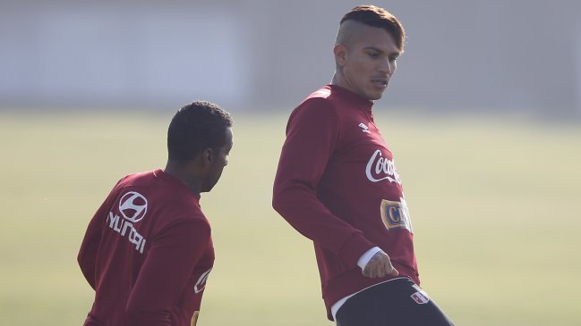 Perú completó su primer entrenamiento en Santiago a 48 horas del duelo ante Chile