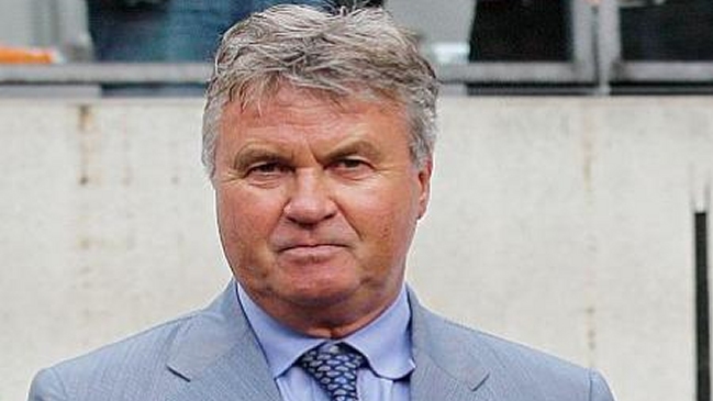 Guus Hiddink dejó la banca de la selección holandesa