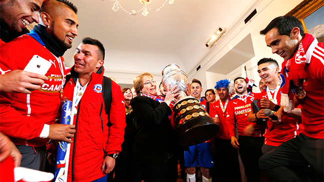 Bachelet: "¿Por qué no soñar con organizar un mundial alguna vez en Chile?"