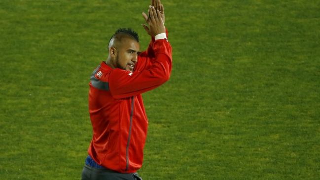 Directora de colegio: Ojalá vaya Arturo Vidal a dejar los implementos deportivos