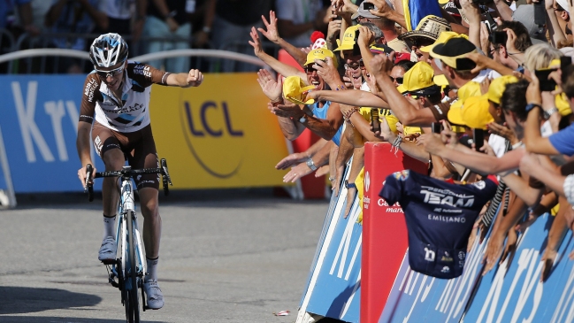 El local Romain Bardet ganó la segunda etapa alpina del Tour de Francia