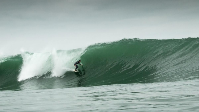 Dos chilenos avanzaron a ronda final del Mundial de Surf de Arica