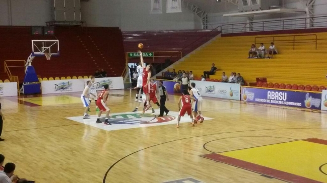 Chile debutó con un triunfo en el Sudamericano sub 17 de baloncesto