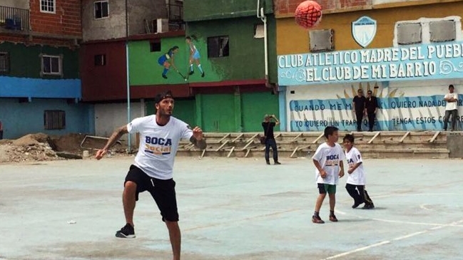 David Beckham jugó fútbol en una villa de Buenos Aires