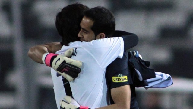 Roberto Rojas: Claudio Bravo está entre los dos mejores arqueros del mundo