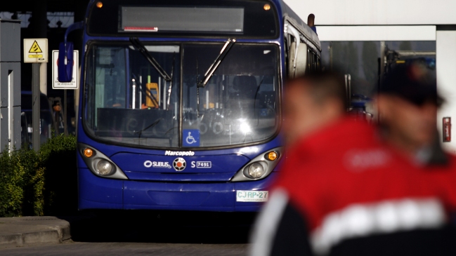 Conductores acusan "presiones" de empresas ante paro del Transantiago por Superclásico